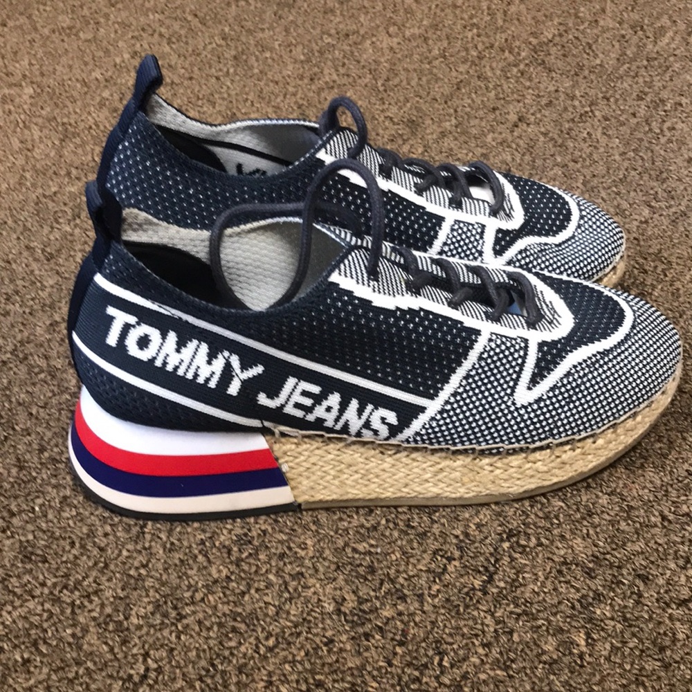 Tommy Hilfiger Jeans knit hybrid lace up sneaker in navy & white sz 38 / US 7.5